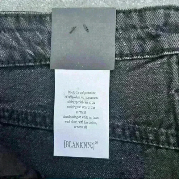 NWT Blanknyc The Reeve Distressed High Rise Ribcage Short Black Women's Size 27 - Picture 10 of 12